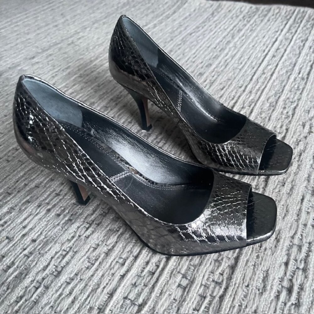 Tahari Pewter snakeskin look open toe shoes, size 6 1/2,  3 inch heels.